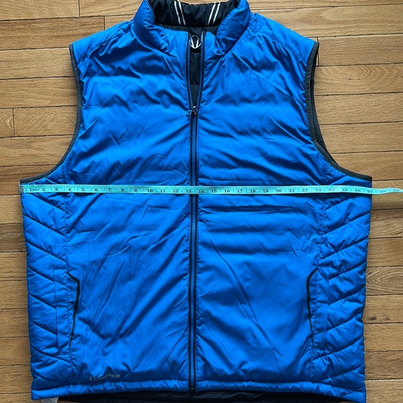 Sunice Men’s Michael Black Reversible Insulated Vest - Picture 11 of 11